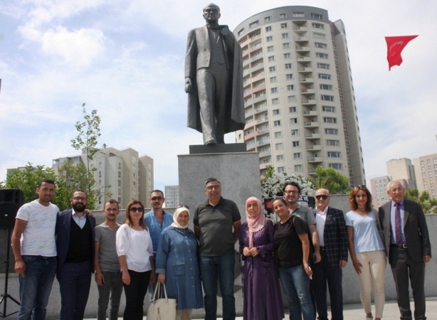 CHP, ATAŞEHİR'DE 15 TEMMUZ ŞEHİTLERİNİ ANDI