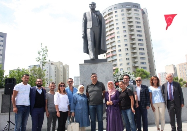 CHP, ATAŞEHİR'DE 15 TEMMUZ ŞEHİTLERİNİ ANDI