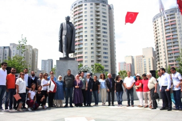 CHP, ATAŞEHİR'DE 15 TEMMUZ ŞEHİTLERİNİ ANDI