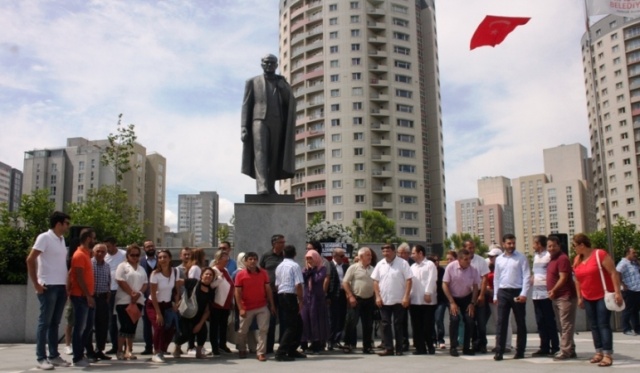 CHP, ATAŞEHİR'DE 15 TEMMUZ ŞEHİTLERİNİ ANDI