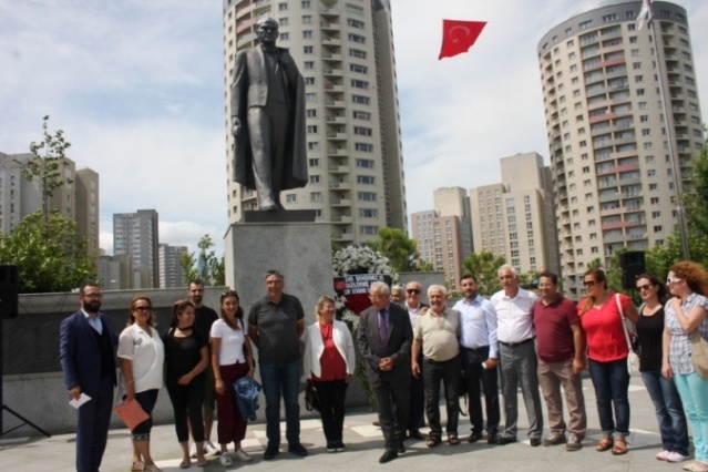 CHP, ATAŞEHİR'DE 15 TEMMUZ ŞEHİTLERİNİ ANDI