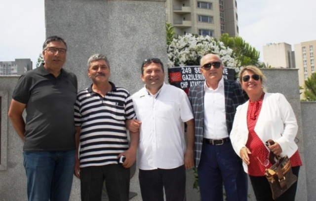 CHP, ATAŞEHİR'DE 15 TEMMUZ ŞEHİTLERİNİ ANDI