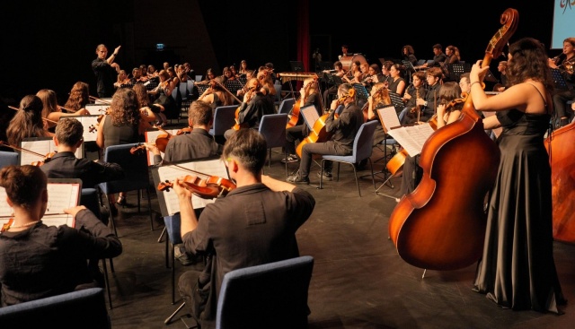 DÜNYA BARIŞ İÇİN İKİ ÜLKEDEN ATAŞEHİR’DE ORTAK KONSER: DÜNYADA İLK KEZ SAHNELENDİ.