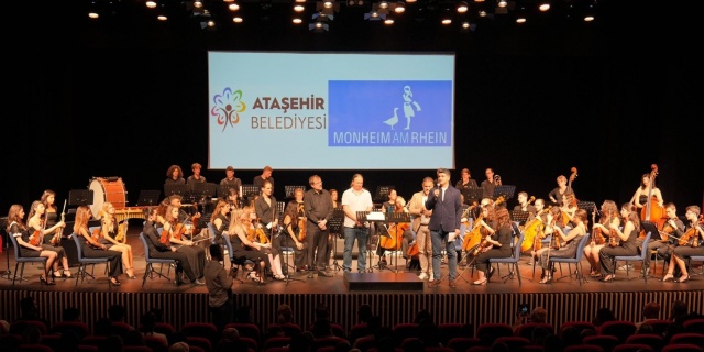 DÜNYA BARIŞ İÇİN İKİ ÜLKEDEN ATAŞEHİR’DE ORTAK KONSER: DÜNYADA İLK KEZ SAHNELENDİ.