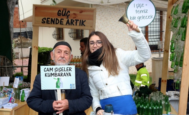 Ataşehir'de Getir Boş Cam Şişeyi Kurtar Geleceği Etkinliği