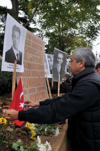 GÖZTEPE PARKI ŞEHİTLER ANITI