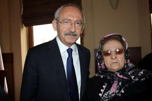 GÜRSEL TEKİN, ANNESİNİN MEVLÜT YEMEĞİ ATAŞEHİR