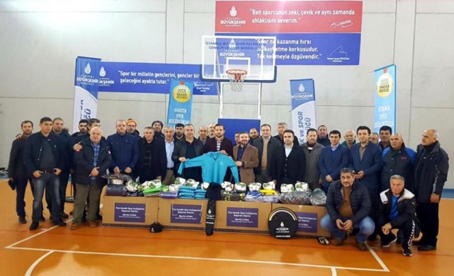 İBB, Atasehir'de Bulunan Amatör Spor Kulüplerine Yardım dağıttı