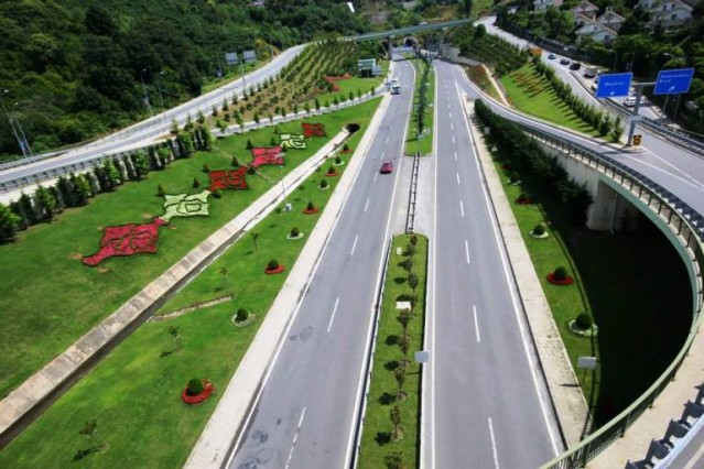 İstanbul Otoban yol ağaçlndırma Çalışmaları 2015