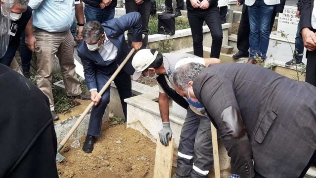 Kadir Gökmen Öğüt'ün Babası Vefat Etti