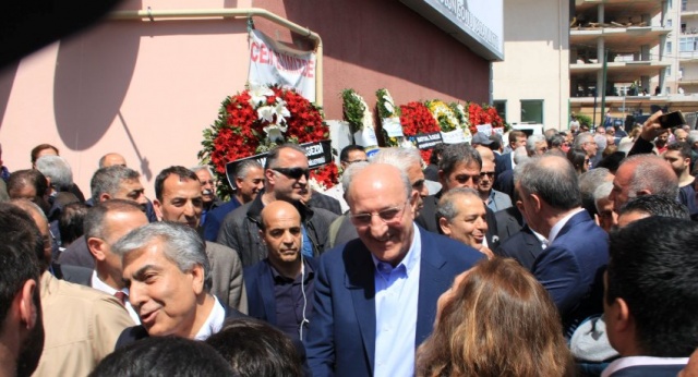 Kılıçdaroğlu amcasının cenaze törenine katıldı