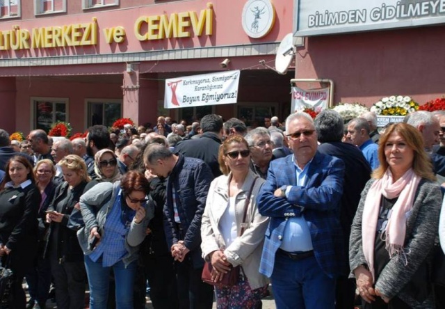 Kılıçdaroğlu amcasının cenaze törenine katıldı