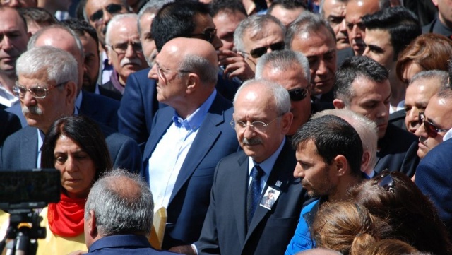 Kılıçdaroğlu amcasının cenaze törenine katıldı