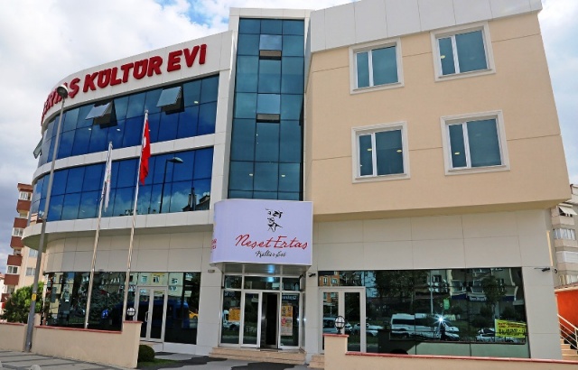 Ataşehir Neşet Ertaş Kültür Evi, Merkezi