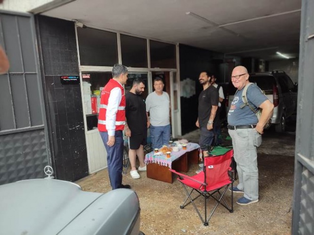 TEMİZLİK VE BAKIM ÇALIŞMALARININ YENİ DURAĞI BARBAROS MAHALLESİ OLDU