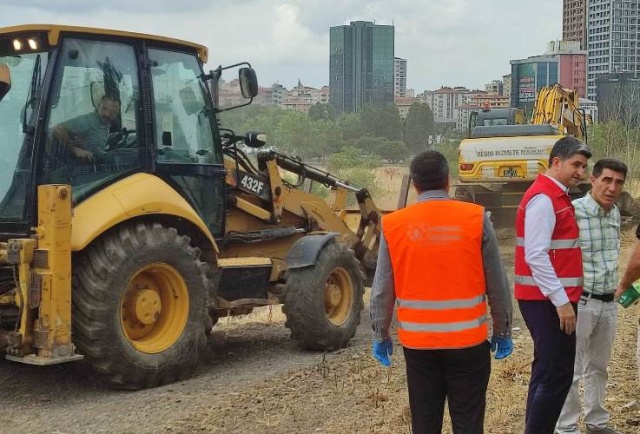 TEMİZLİK VE BAKIM ÇALIŞMALARININ YENİ DURAĞI BARBAROS MAHALLESİ OLDU