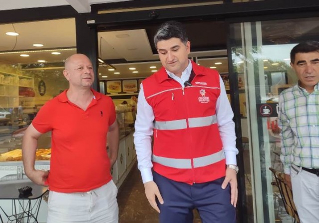 TEMİZLİK VE BAKIM ÇALIŞMALARININ YENİ DURAĞI BARBAROS MAHALLESİ OLDU