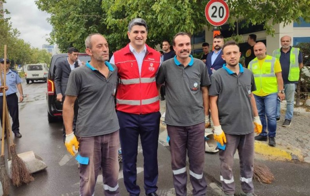 TEMİZLİK VE BAKIM ÇALIŞMALARININ YENİ DURAĞI BARBAROS MAHALLESİ OLDU