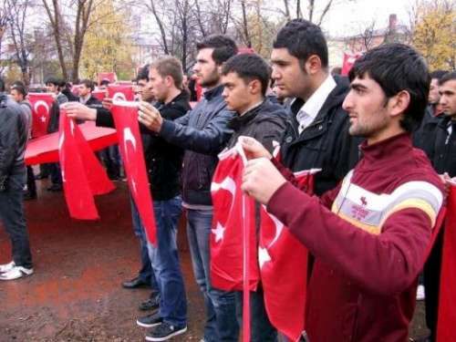 TÜRKİYE ŞEHİTLERİNE AĞLIYOR