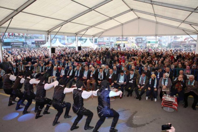 Ümraniye Belediyesi Tarafından Organize Edilen 5. Geleneksel Hamsi ve Kültür Festivali’nde Tonlarca Hamsi Dağıtıldı