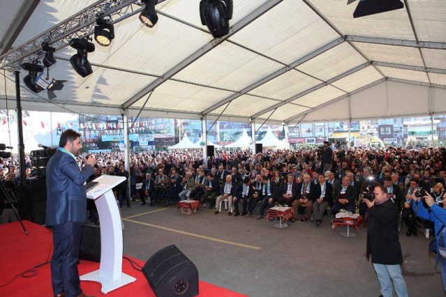 Ümraniye Belediyesi Tarafından Organize Edilen 5. Geleneksel Hamsi ve Kültür Festivali’nde Tonlarca Hamsi Dağıtıldı