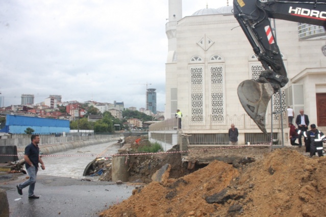 Ataşehir, Yenisahra, Ali Fuat Cebesoy Köprüsü Sel Baskını Fotoları 18 Temmuz 2017