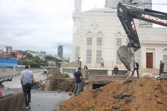 Ataşehir, Yenisahra, Ali Fuat Cebesoy Köprüsü Sel Baskını Fotoları 18 Temmuz 2017