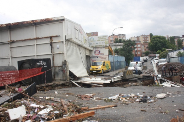 Ataşehir, Yenisahra, Ali Fuat Cebesoy Köprüsü Sel Baskını Fotoları 18 Temmuz 2017