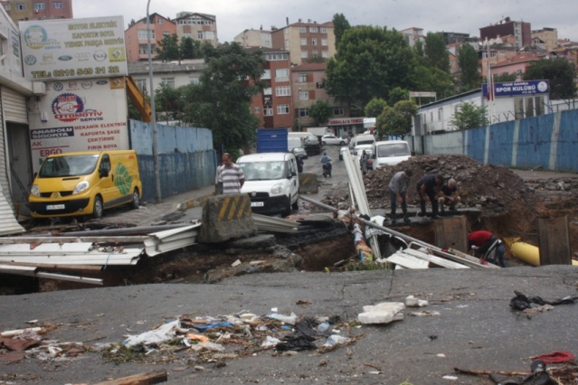 Ataşehir, Yenisahra, Ali Fuat Cebesoy Köprüsü Sel Baskını Fotoları 18 Temmuz 2017