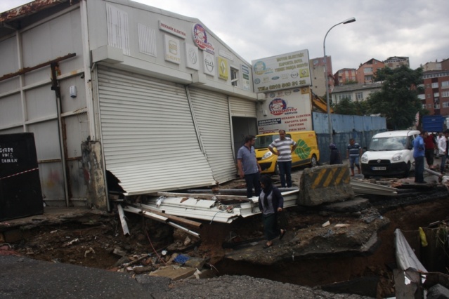 Ataşehir, Yenisahra, Ali Fuat Cebesoy Köprüsü Sel Baskını Fotoları 18 Temmuz 2017