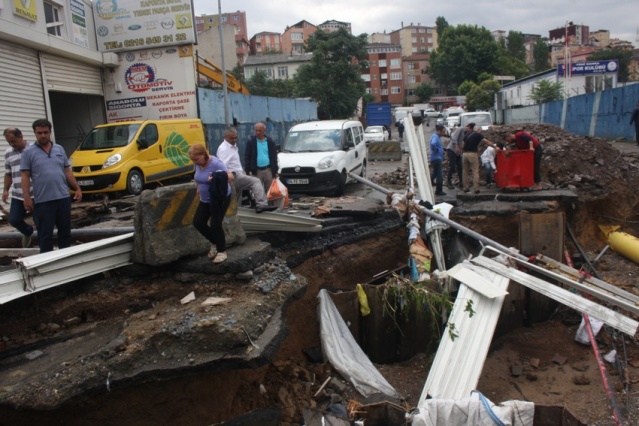 Ataşehir, Yenisahra, Ali Fuat Cebesoy Köprüsü Sel Baskını Fotoları 18 Temmuz 2017