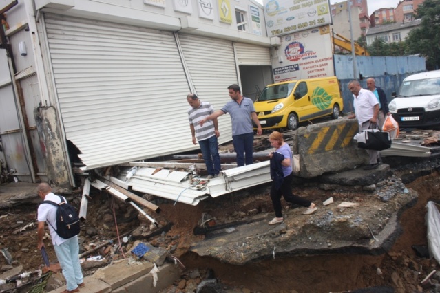 Ataşehir, Yenisahra, Ali Fuat Cebesoy Köprüsü Sel Baskını Fotoları 18 Temmuz 2017