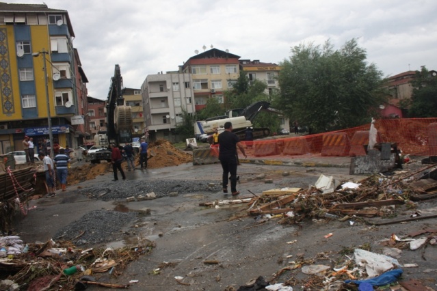 Ataşehir, Yenisahra, Ali Fuat Cebesoy Köprüsü Sel Baskını Fotoları 18 Temmuz 2017