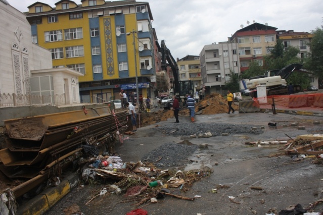 Ataşehir, Yenisahra, Ali Fuat Cebesoy Köprüsü Sel Baskını Fotoları 18 Temmuz 2017