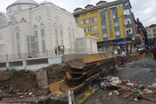 Ataşehir, Yenisahra, Ali Fuat Cebesoy Köprüsü Sel Baskını Fotoları 18 Temmuz 2017