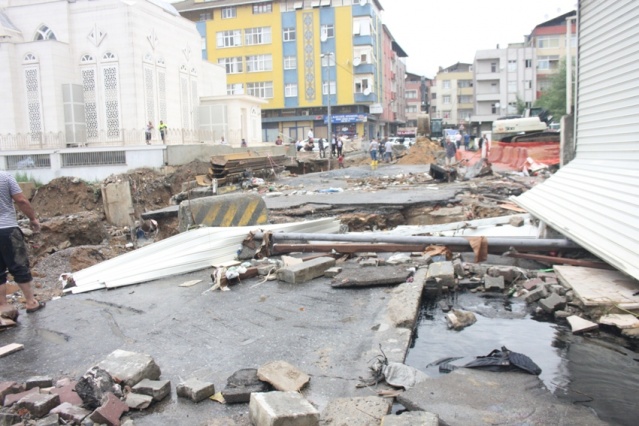 Ataşehir, Yenisahra, Ali Fuat Cebesoy Köprüsü Sel Baskını Fotoları 18 Temmuz 2017