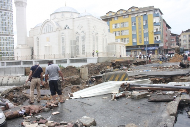 Ataşehir, Yenisahra, Ali Fuat Cebesoy Köprüsü Sel Baskını Fotoları 18 Temmuz 2017