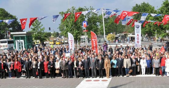 19 MAYIS, KADIKÖY'DE İKİ AYRI ÇELENK KOYMA TÖRENİ