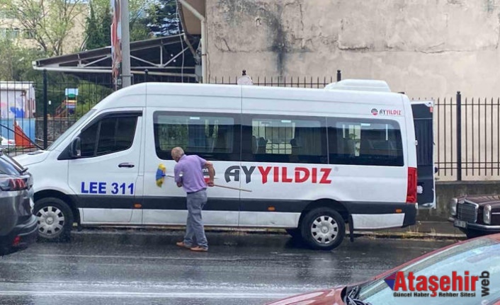 Ataşehir’de yağan yağmurda aracını yıkadı