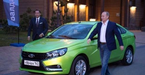 Lada Vesta’nın test sürüşünü Putin yaptı