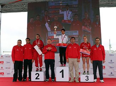 Vodafone İstanbul Yarı Maratonu Haliç'i renklendirdi