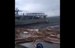 Ayvalık'ta Şiddetli fırtına etkili oldu. Fırtına nedeniyle tekneler battı.