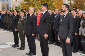 ATATÜRK’ÜN 86. ÖLÜM YILDÖNÜMÜ ATAŞEHİR’DE SAYGI İLE ANILDI