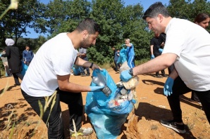 ATAŞEHİRLİLER DOĞA YÜRÜYÜŞÜNDE ATIK TOPLADILAR