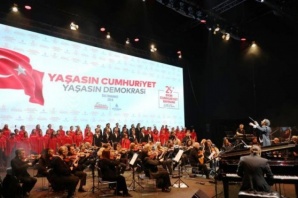 SULTAN AHMET MEYDANIINDA COŞKULU CUMHURİYET KUTLAMASI