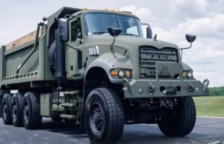 Mack Defense M917A3 Ağır Damperli Kamyon,